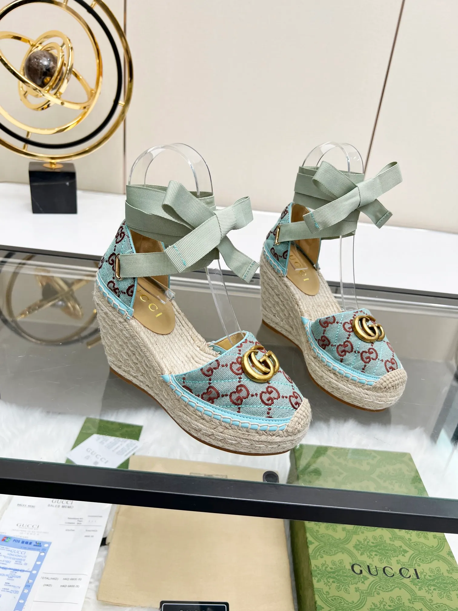 👟👟Ex-factory price 440👟👟 GUCCI wedge fisherman sandals, thick-soled straw, high-end quality, fabric: double G fabric, electric embroidery, lining: mixed sheepskin lining, yardage: 35 ~ 42, color: light blue. Dear new and old customers, the picture has been updated, please transfer the image to change. The upgraded version of the wedge heel currently has more than 40 colors. Transfer the image and sell it.